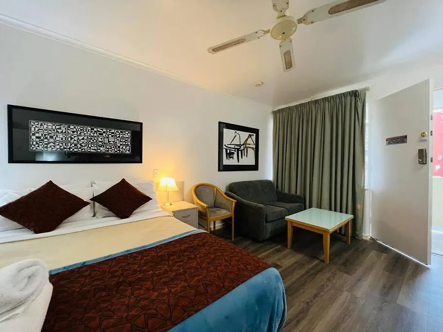 1Ensuite Glenelg Unit